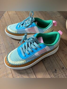 LA SHEELAH CROCHETED PATCHWORK INSPIRED MULTICOLOR FASHION SNEAKERS SZ 6.5